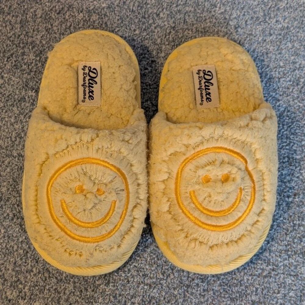 Dearfoams Girls Size 9 10 Dluxe Yellow Smiley Memory Foam Slippers